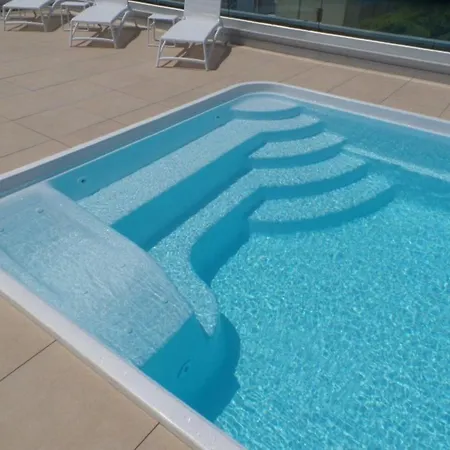 Contemporary Hideaway With Pool * Μπιμπιόνε
