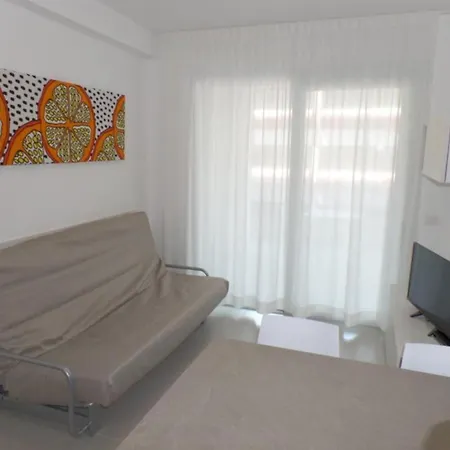 Διαμέρισμα Contemporary Hideaway With Pool Μπιμπιόνε